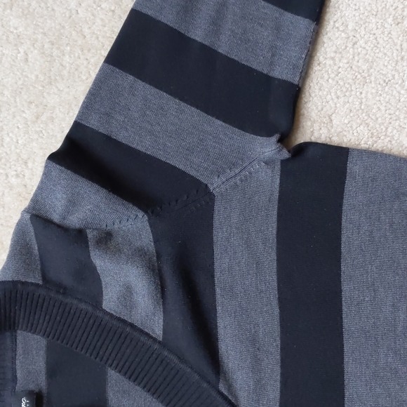 Point Zero Black/Grey Striped Sweater, S, V-Neck Hip Length - Picture 6 of 7